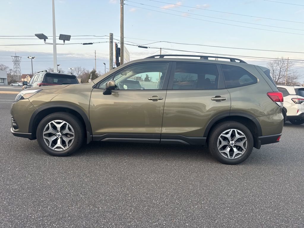 Used 2023 Subaru Forester Premium image 9