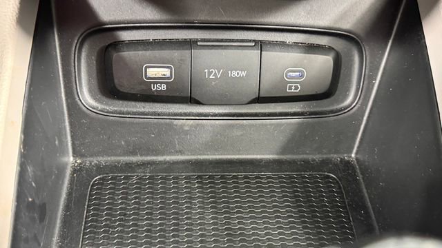 Used 2025 Hyundai Venue SEL FWD image 27