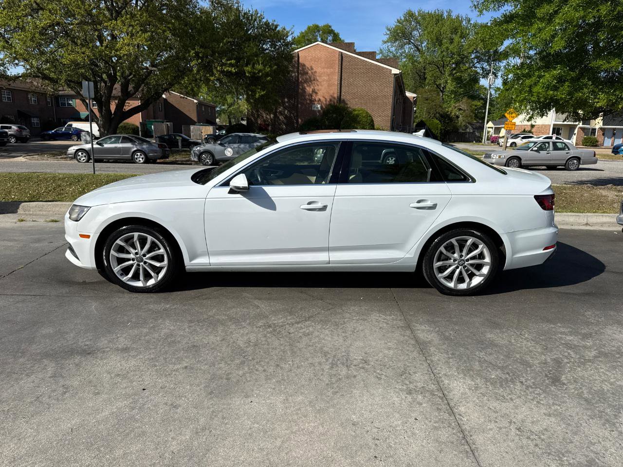 Used 2019 Audi A4 2.0T Premium w/ Convenience Package image 3