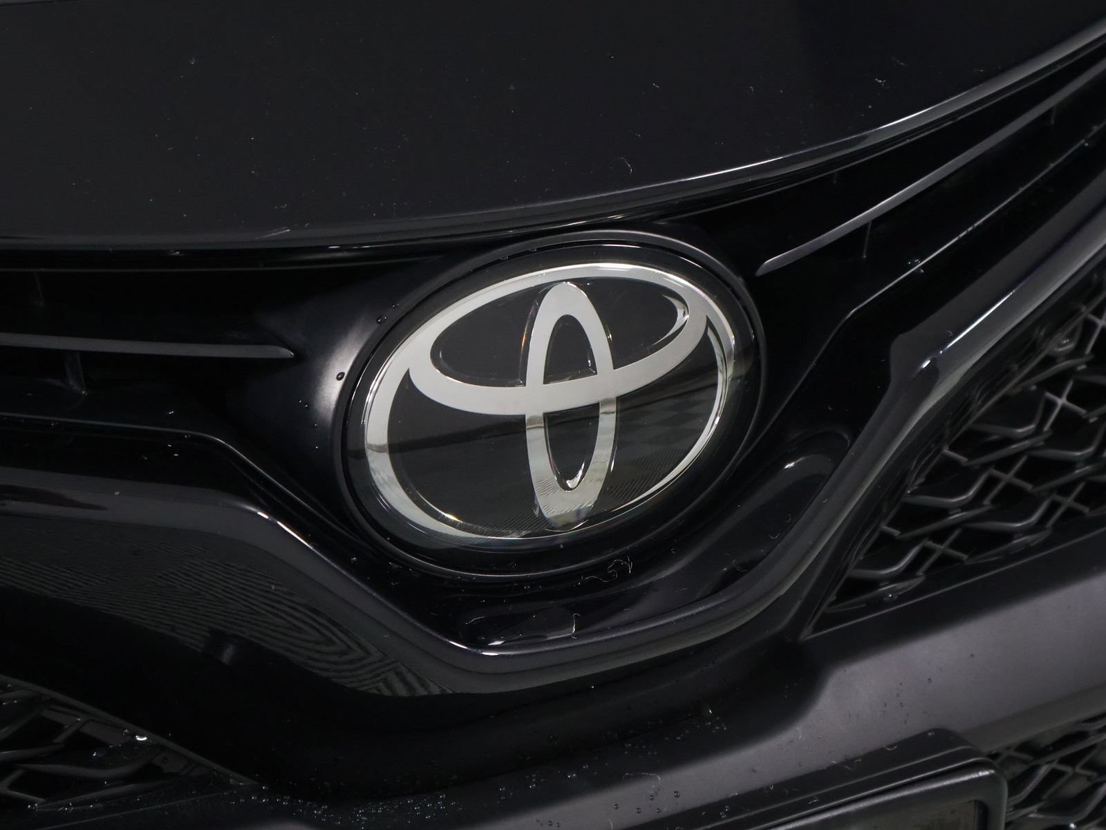 Used 2018 Toyota Camry SE FWD image 26