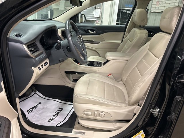 Used 2023 GMC Acadia Denali image 9