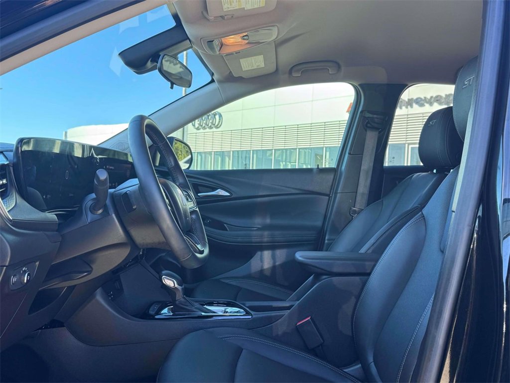 Used 2024 Buick Encore GX Sport Touring image 8