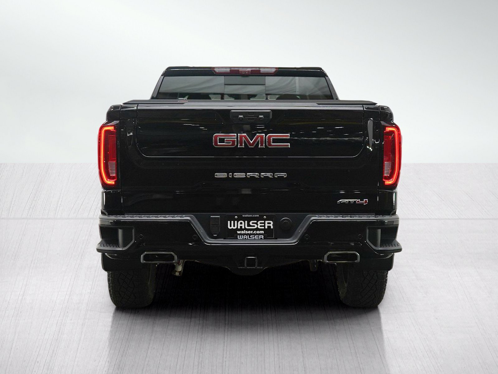 Used 2023 GMC Sierra 1500 AT4 w/ Technology Package AWD/4WD image 4