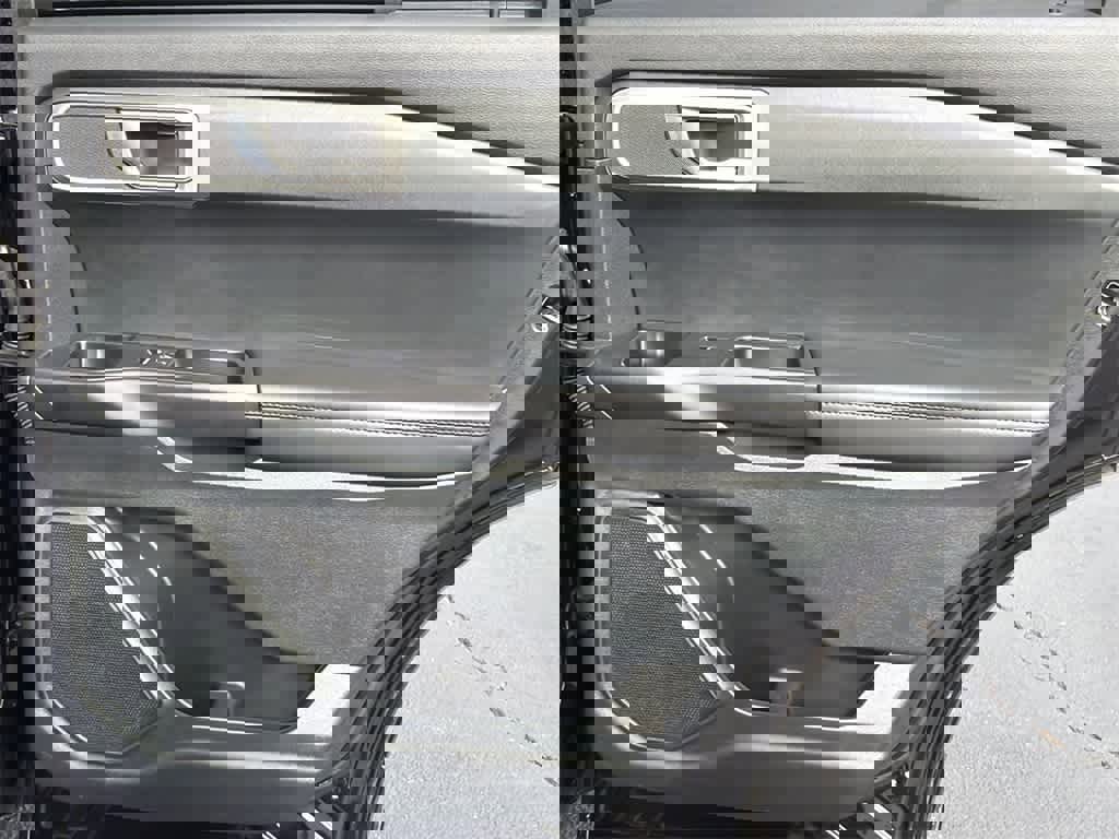 Certified 2024 Ford Explorer 2WD image 15