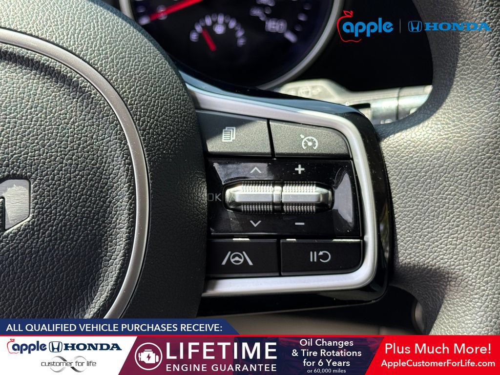 Used 2023 Kia Carnival LX FWD image 24