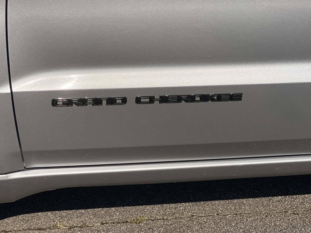 Used 2021 Jeep Grand Cherokee Laredo RWD image 12