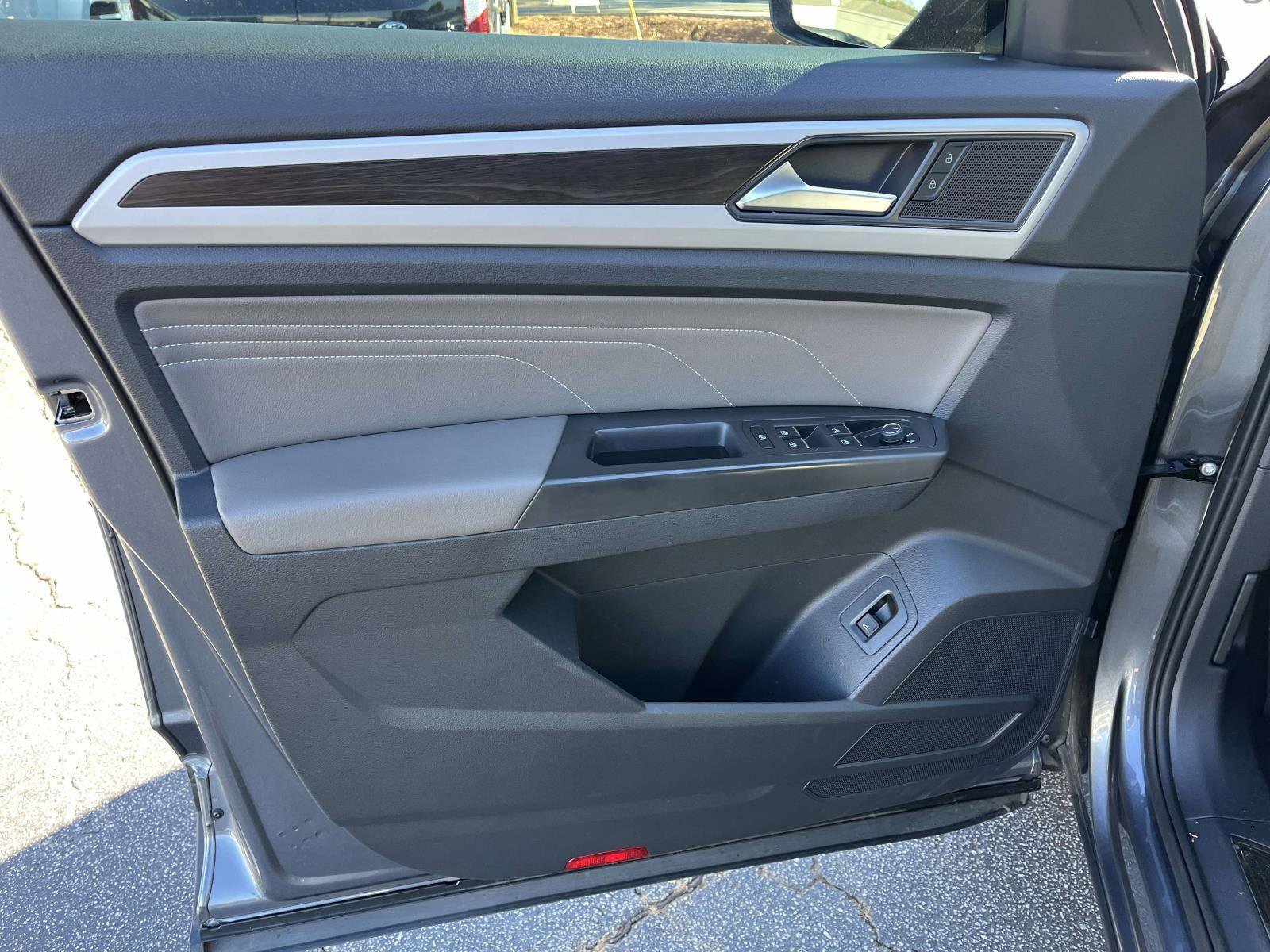 Used 2022 Volkswagen Atlas SE image 17