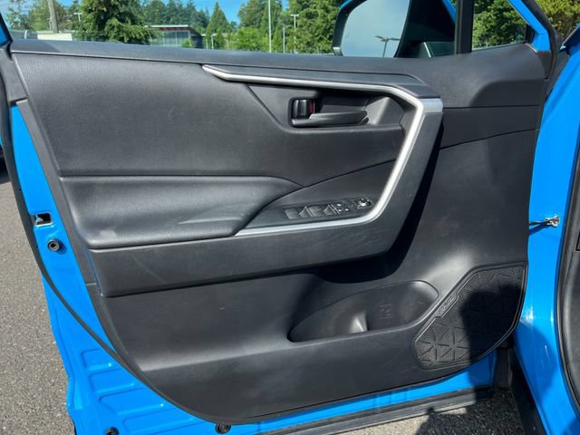 Used 2021 Toyota RAV4 LE AWD/4WD image 15