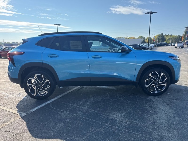 New 2025 Chevrolet Trax RS w/ Sunroof Package image 2