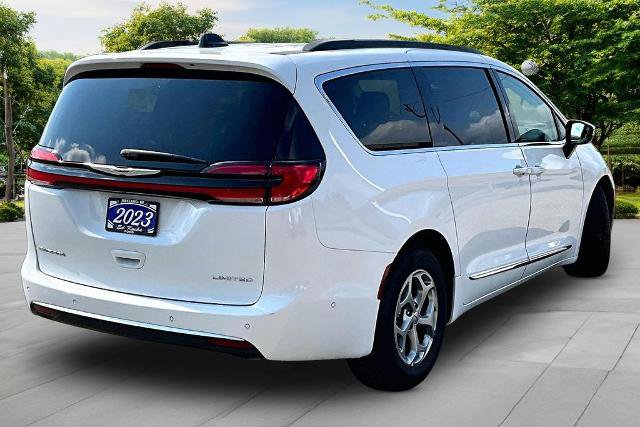 Used 2023 Chrysler Pacifica Limited FWD image 13