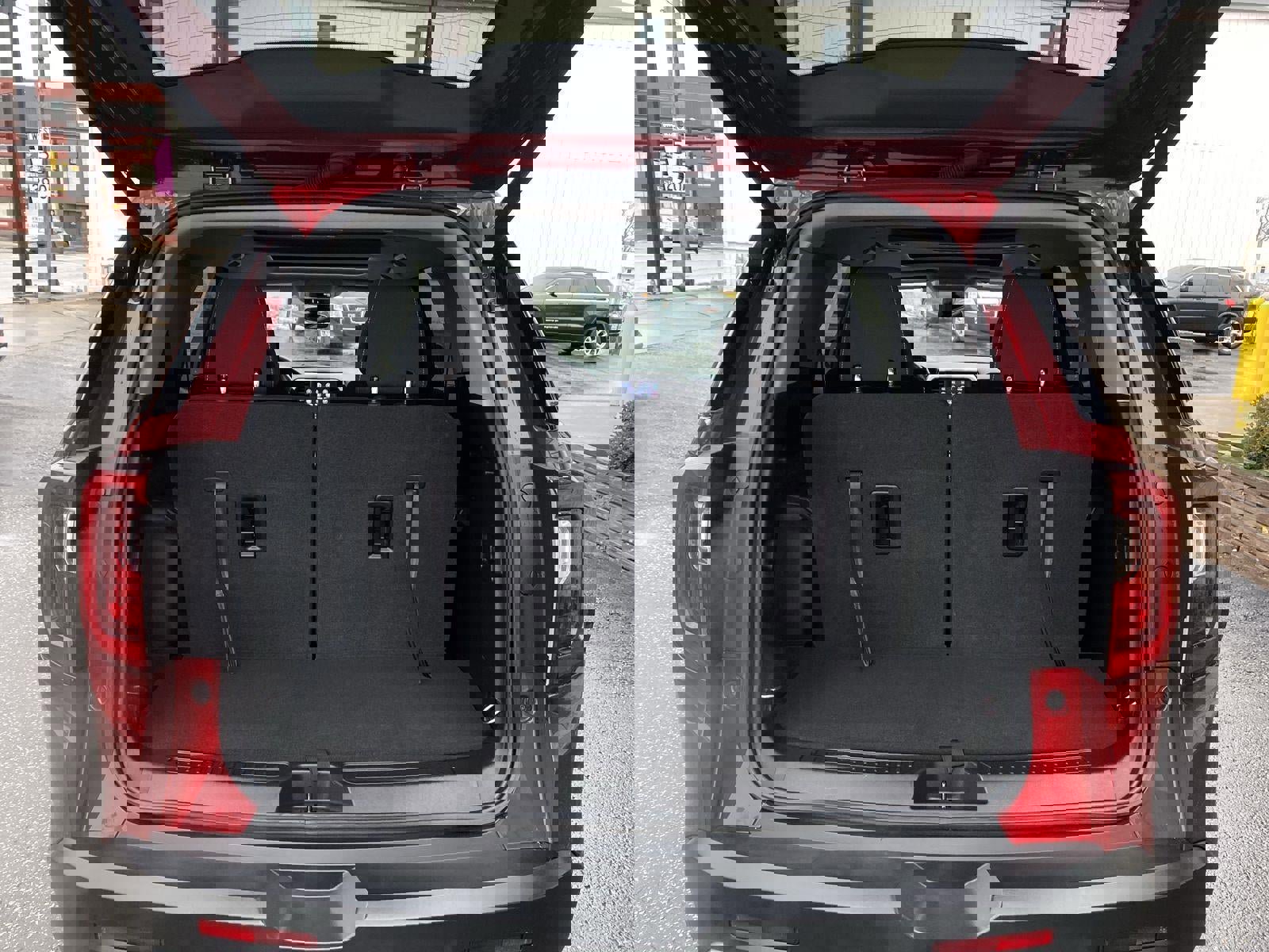 Certified 2023 GMC Acadia SLE w/ Driver Convenience Package image 18