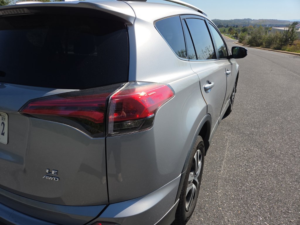 Used 2016 Toyota RAV4 LE AWD/4WD image 8