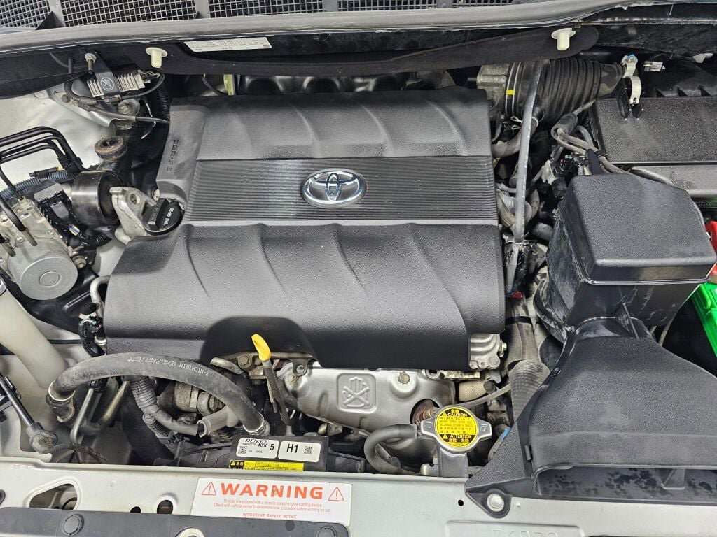 Used 2015 Toyota Sienna XLE Premium FWD image 33