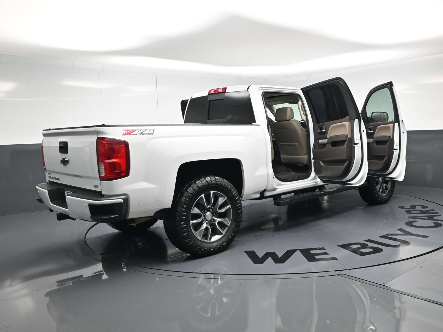 Used 2018 Chevrolet Silverado 1500 LTZ Z71 w/ LTZ Plus Package AWD/4WD image 27