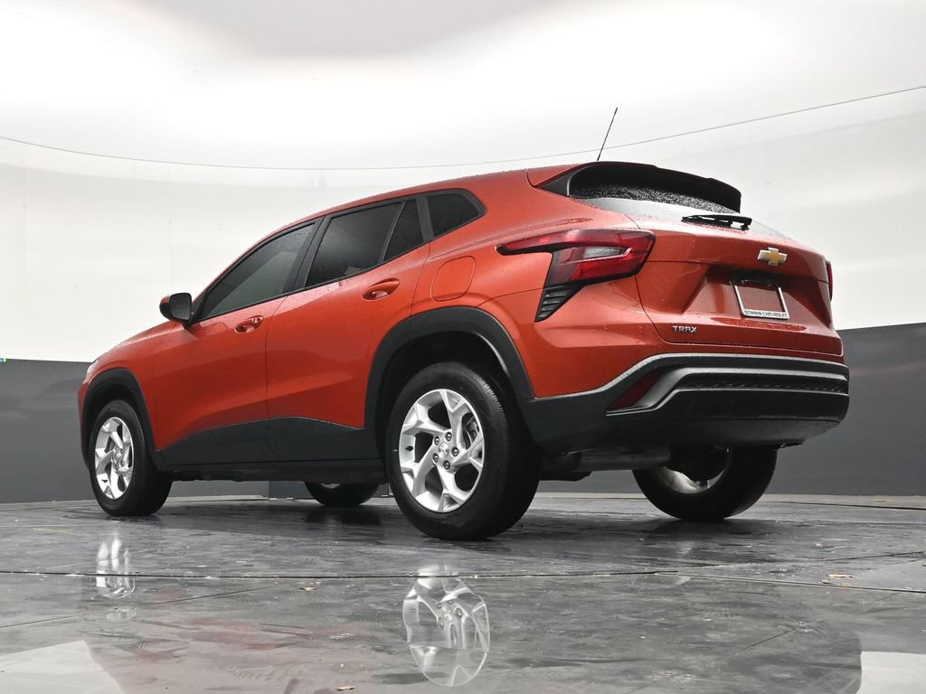 Used 2024 Chevrolet Trax LS w/ LS Convenience Package FWD image 22