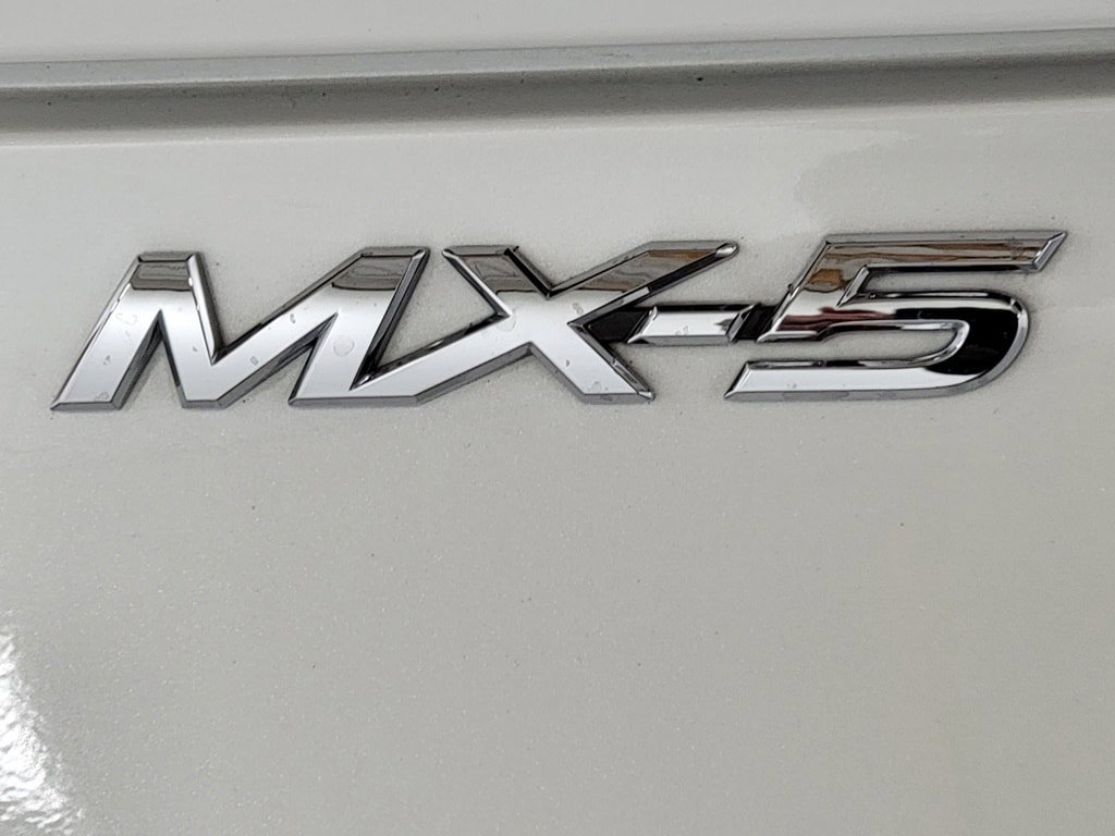 Used 2018 MAZDA MX-5 Miata Grand Touring RWD image 11