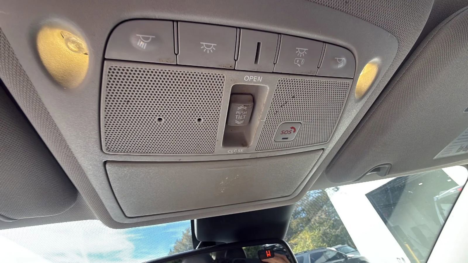 Used 2017 Nissan Rogue SL w/ SL Premium Package image 25