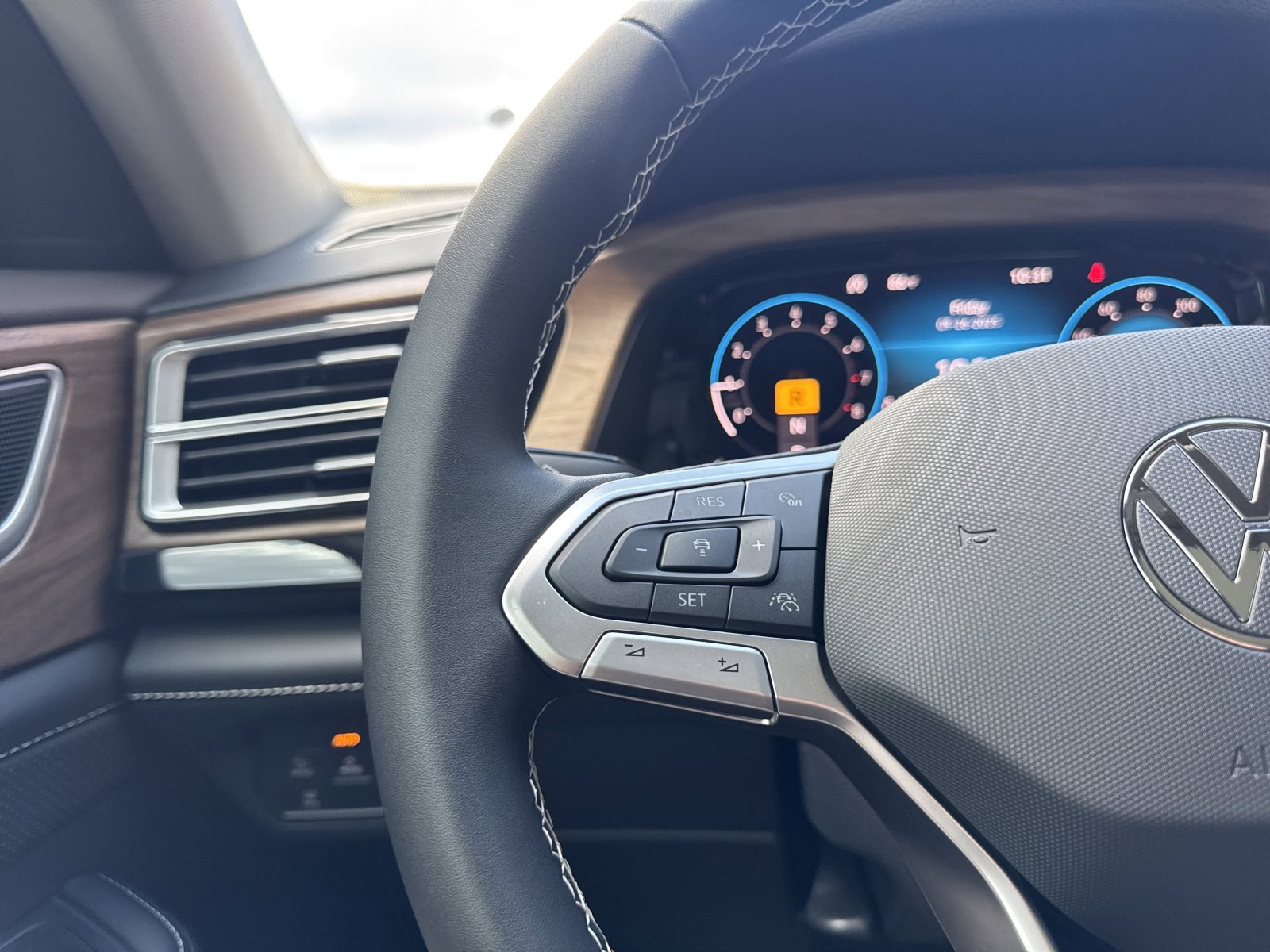 New 2026 Volkswagen Atlas SE image 30