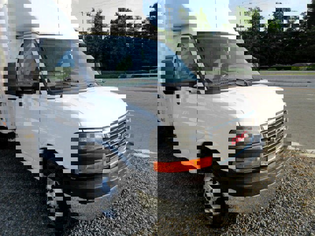 Used 2015 GMC Savana 3500 Extended RWD image 16