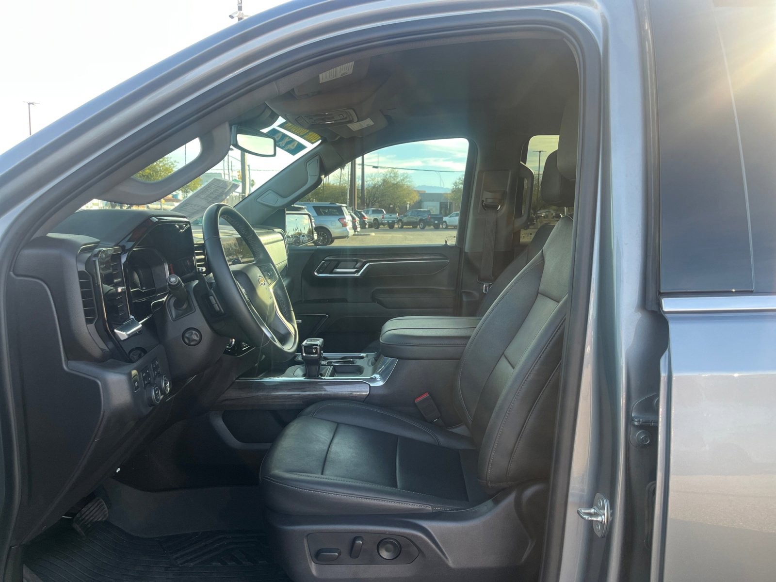 Used 2024 Chevrolet Silverado 1500 LTZ image 14