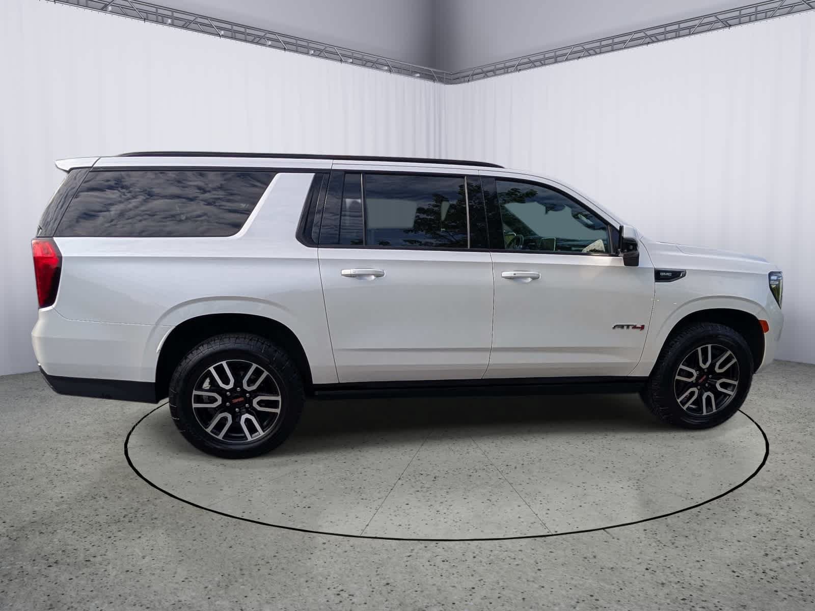 Used 2023 GMC Yukon XL AT4 w/ Technology Package AWD/4WD image 2