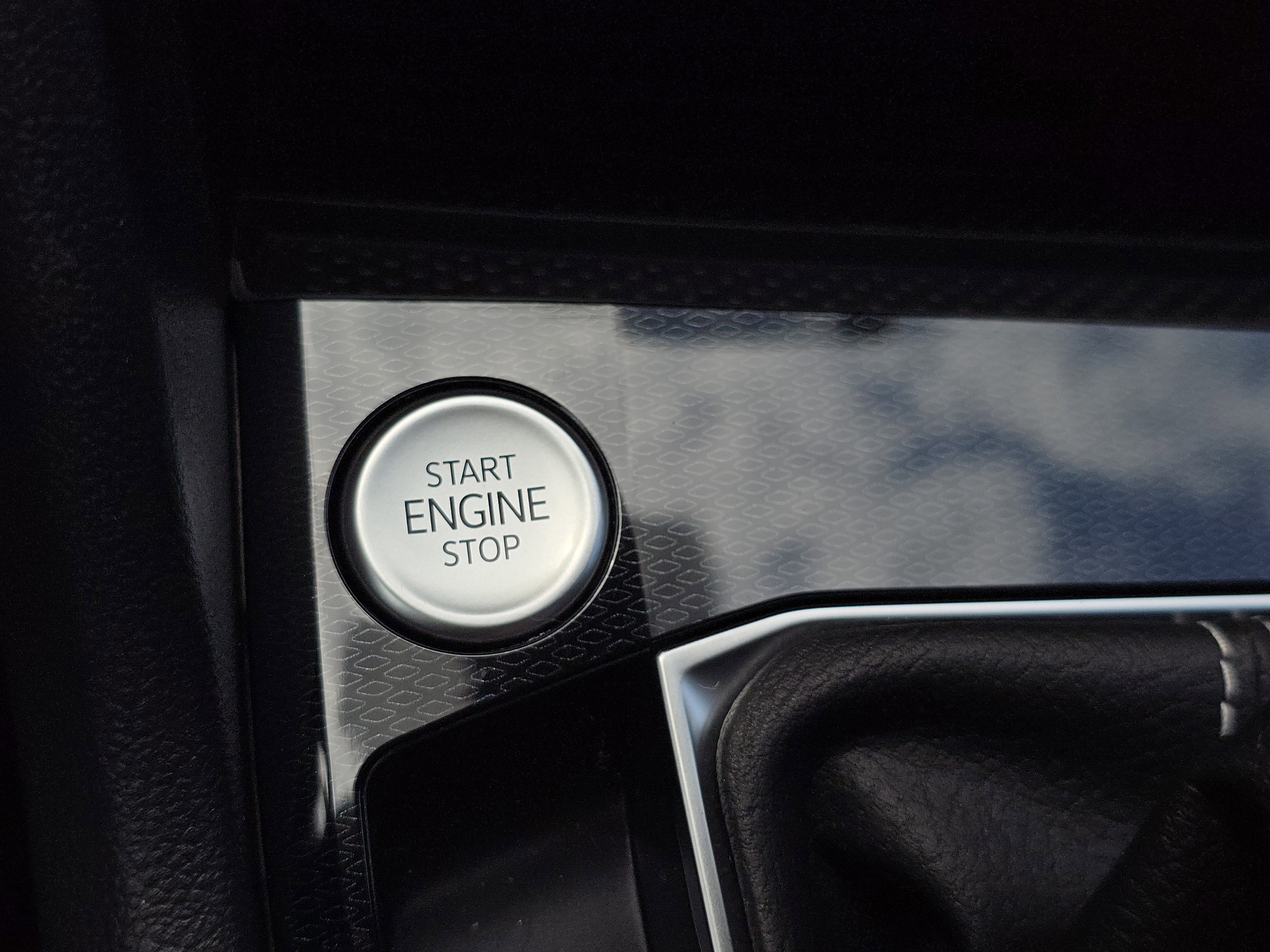 New 2025 Volkswagen Taos SE image 17