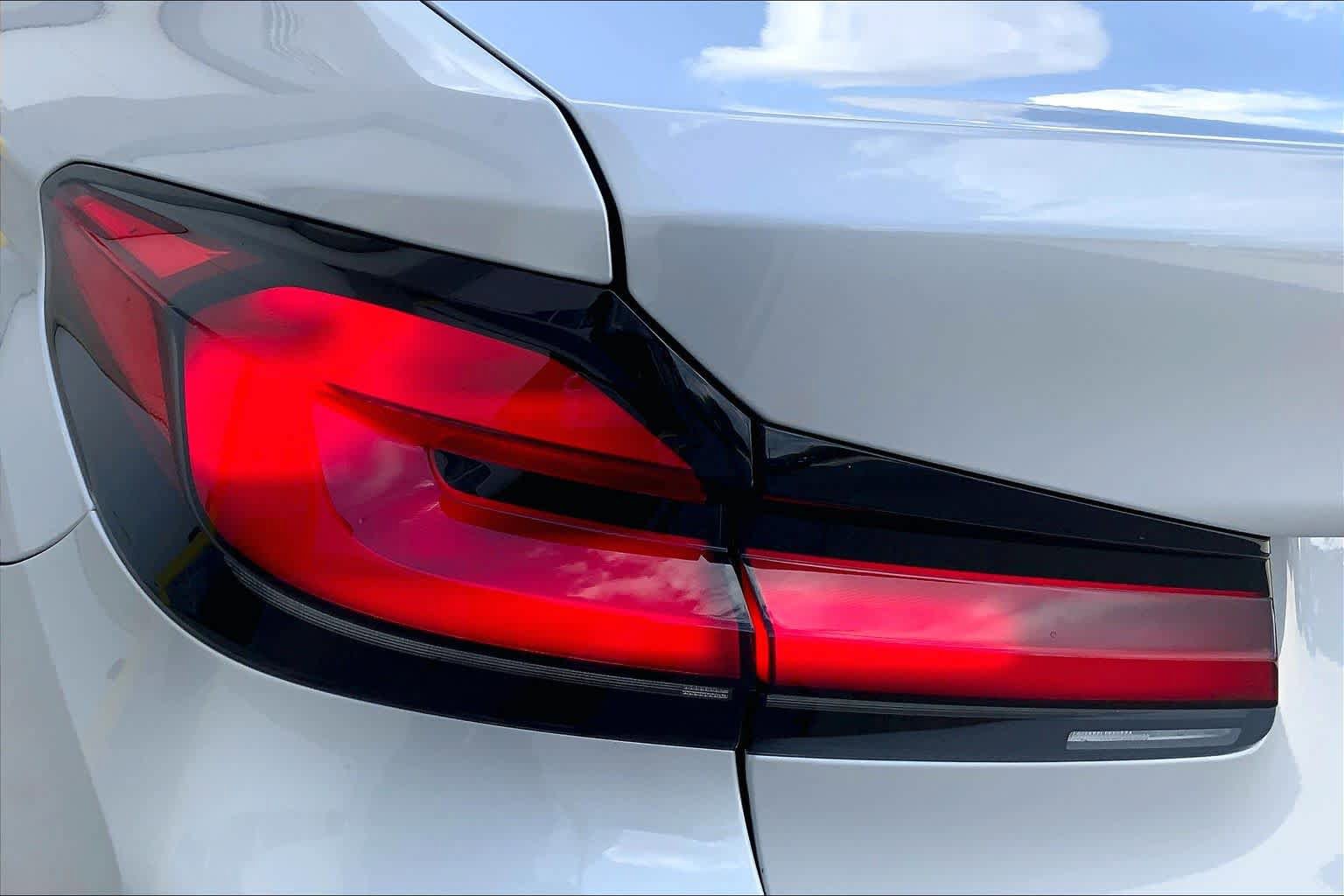 Used 2021 BMW 530i w/ Premium Package RWD image 25