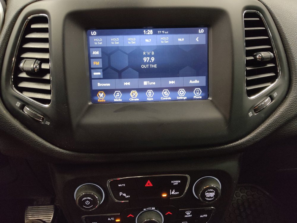 Used 2020 Jeep Compass Latitude AWD/4WD image 25