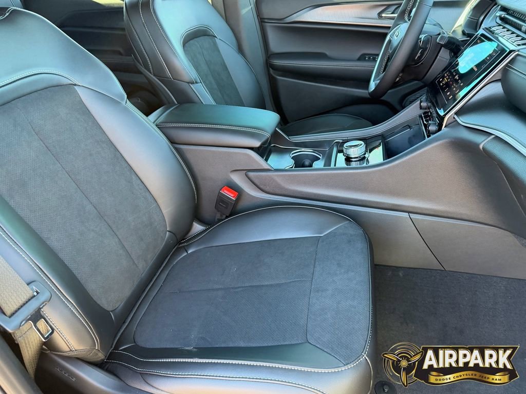 New 2025 Jeep Grand Cherokee L Altitude AWD/4WD image 12
