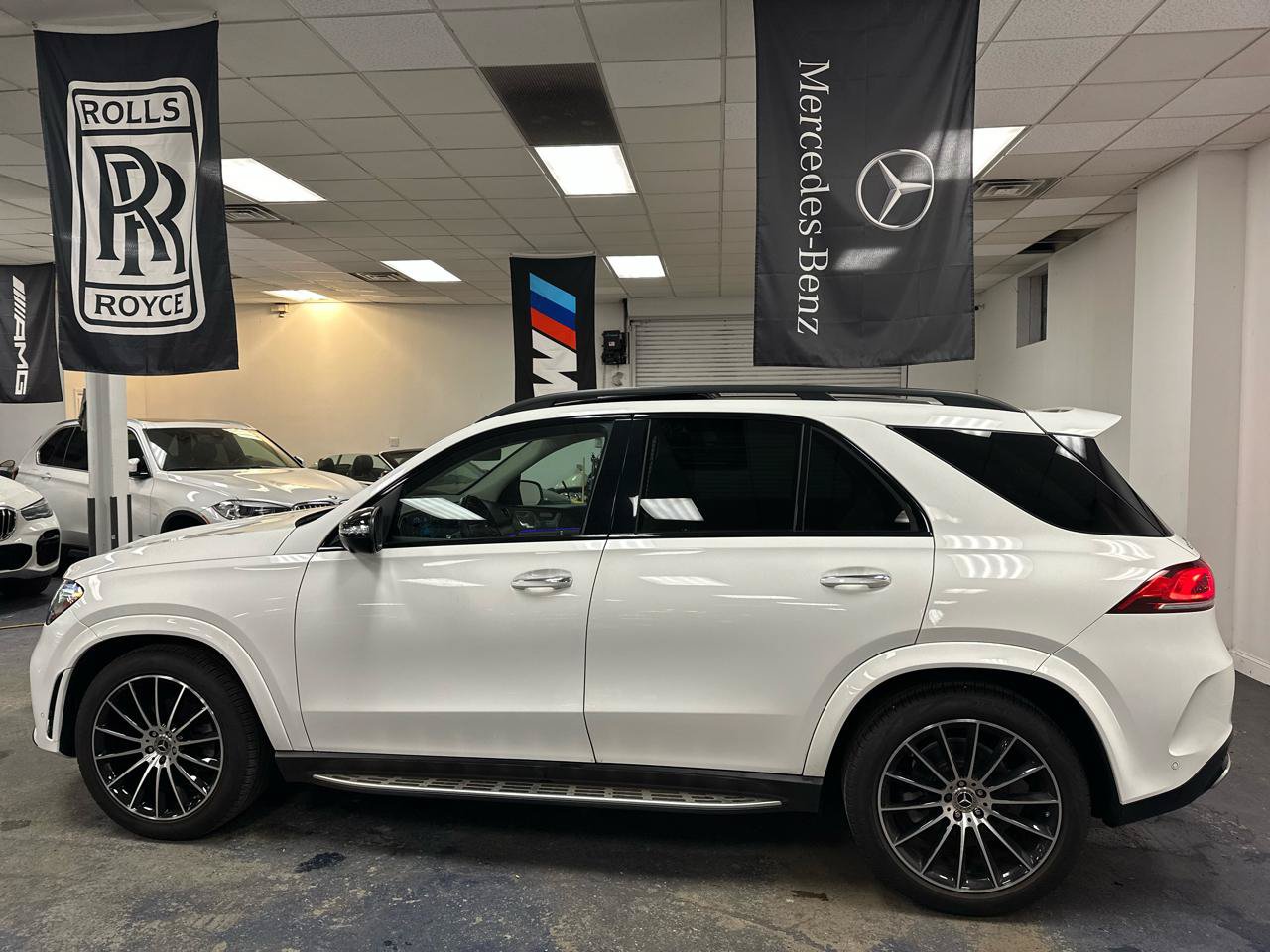 Used 2022 Mercedes-Benz GLE 350 4MATIC w/ Premium Package image 10