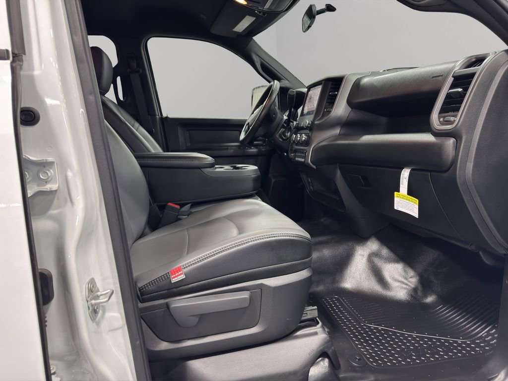 Used 2024 RAM 5500 Tradesman w/ Chrome Appearance Group image 12