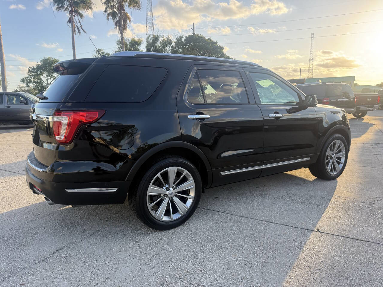 Used 2018 Ford Explorer Limited w/ Equipment Group 301A FWD image 10