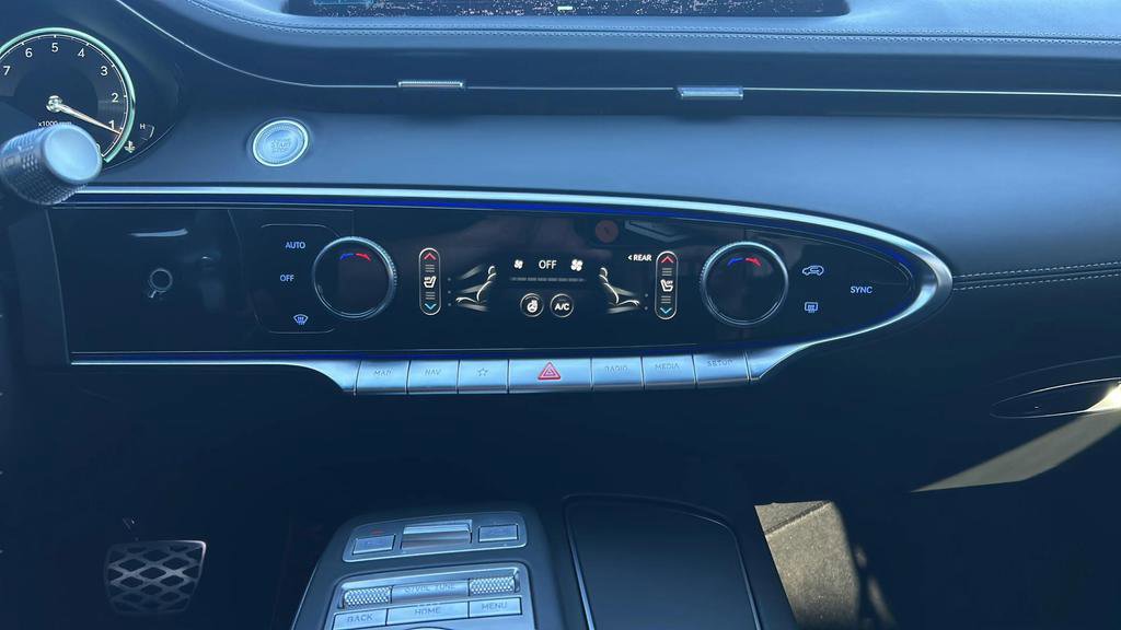 Used 2024 Genesis GV70 2.5T w/ Sport Prestige Package image 39