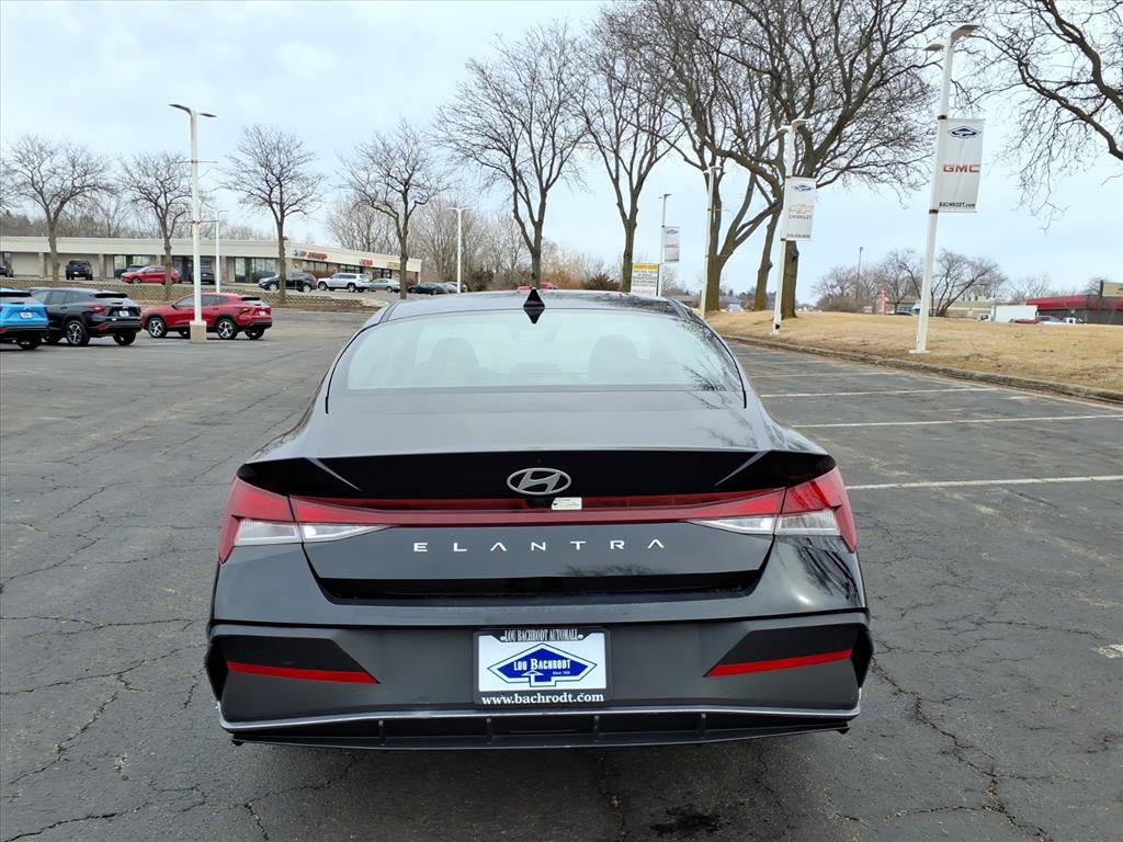 Used 2024 Hyundai Elantra SEL FWD image 6