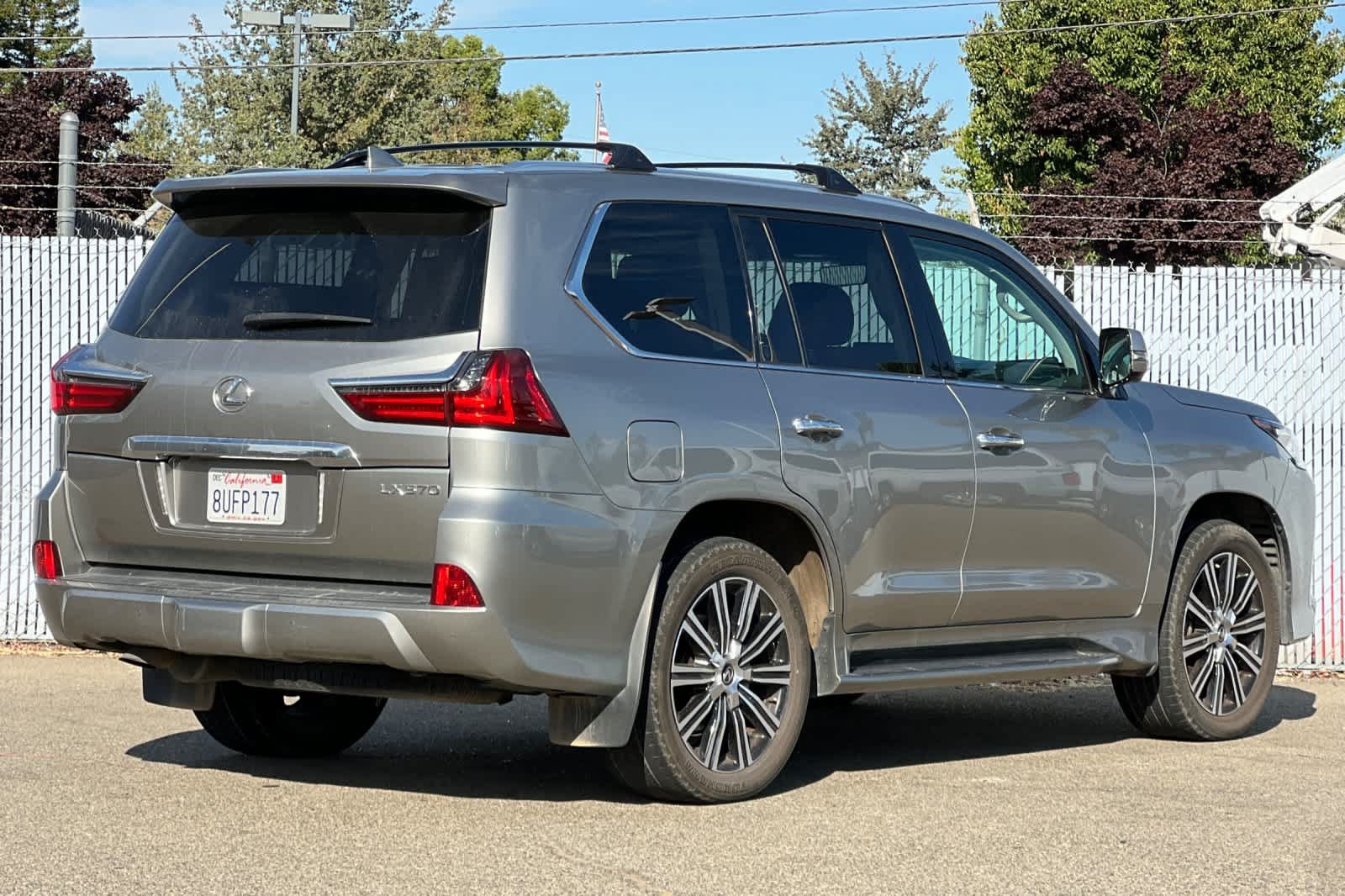 Used 2021 Lexus LX 570 4WD w/ Luxury Package image 3