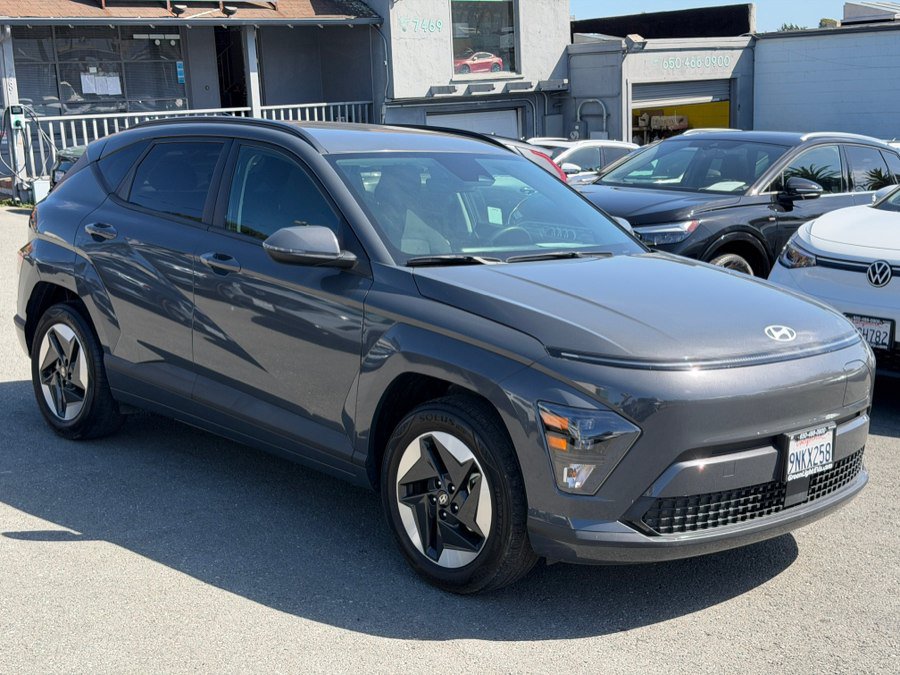 Used 2024 Hyundai Kona SEL FWD image 3