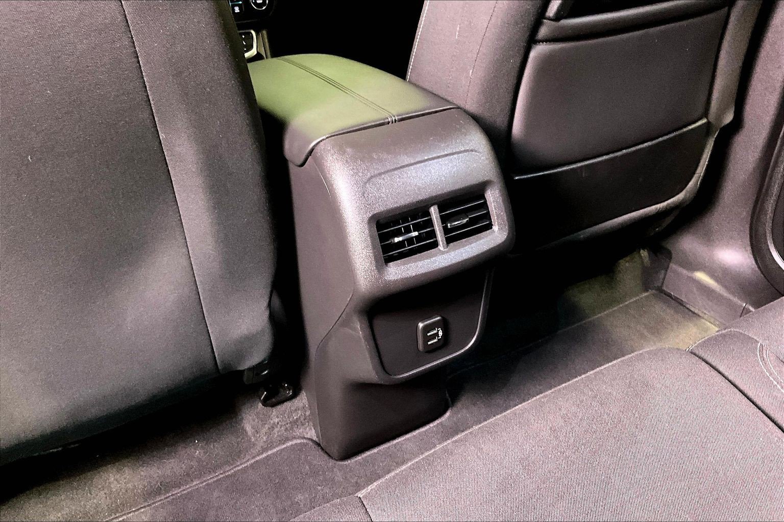 Used 2024 GMC Terrain SLE image 10