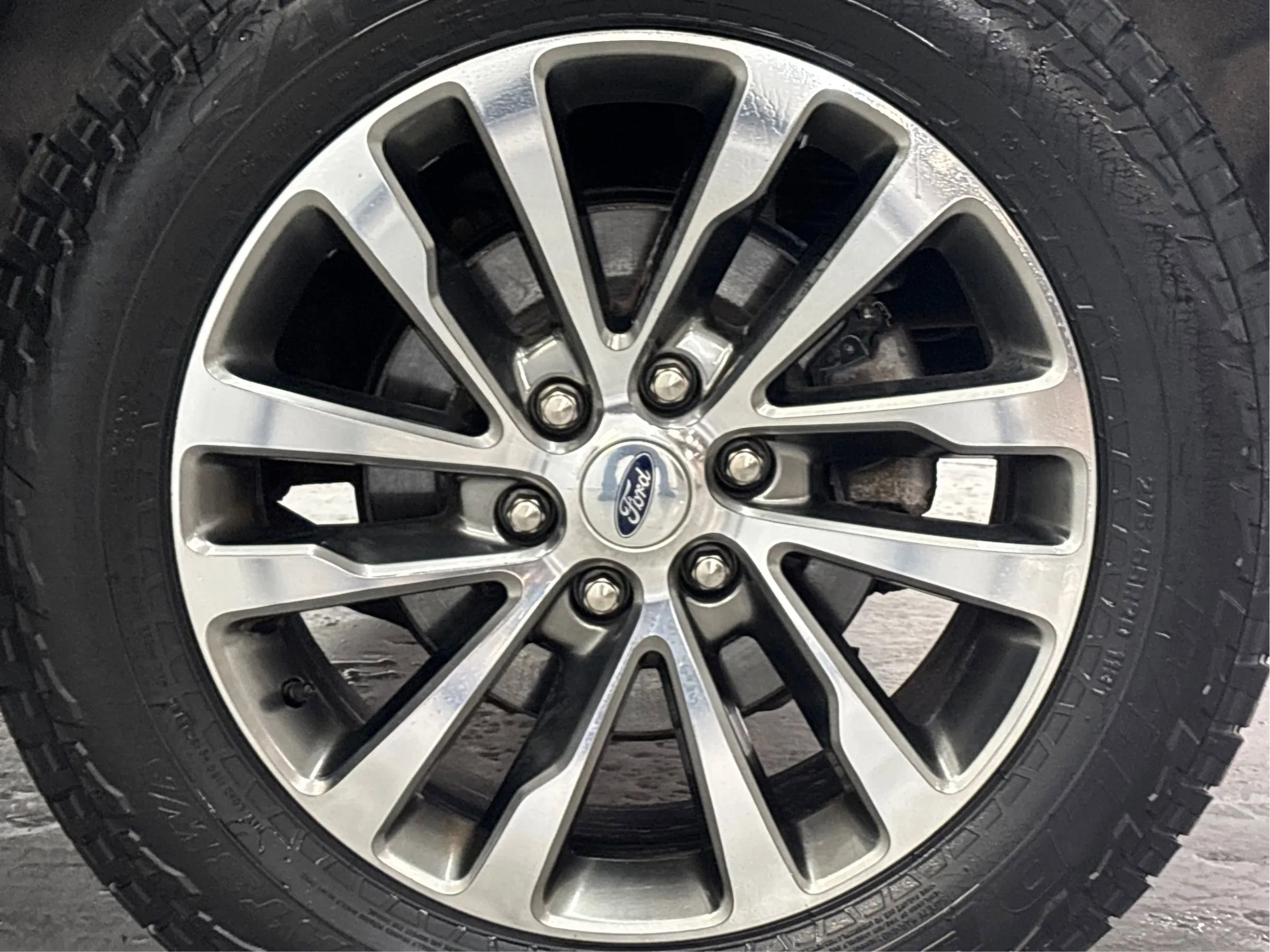 Used 2018 Ford Expedition Limited w/ Equipment Group 301A image 32