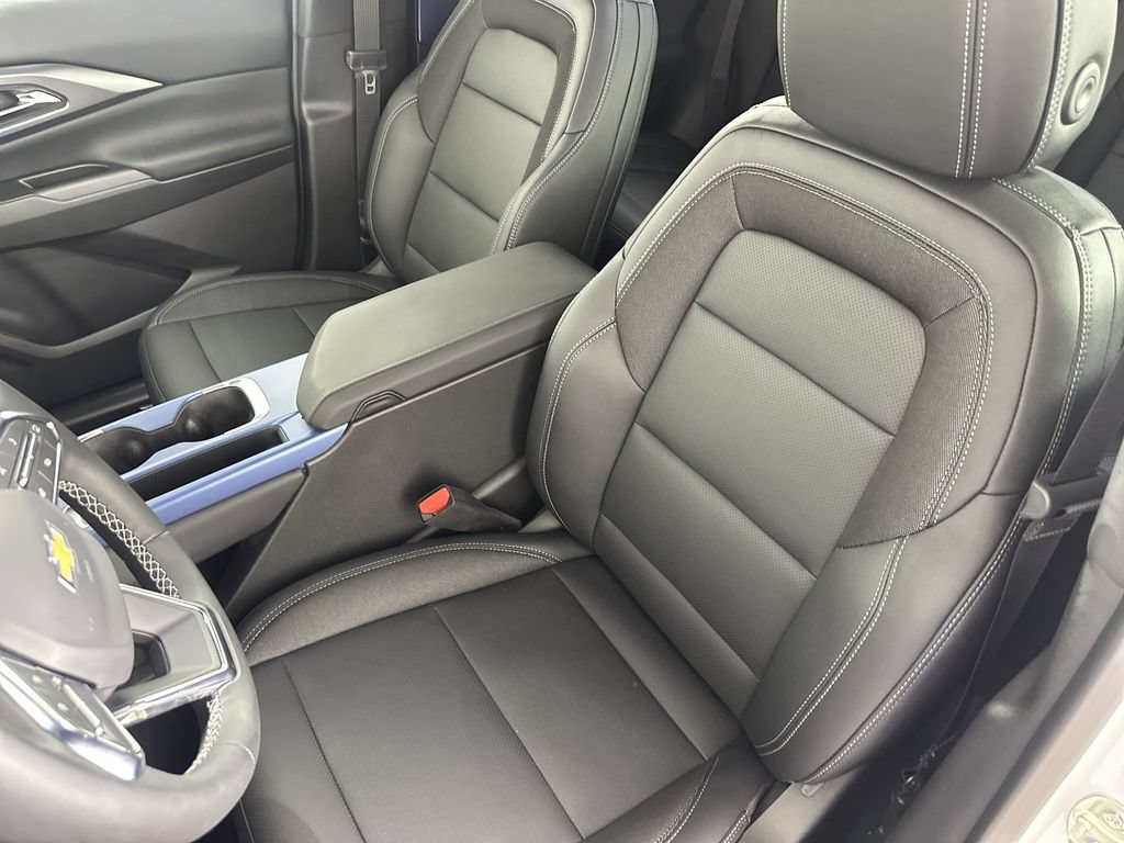 Used 2026 Chevrolet Equinox EV LT w/ LPO, Blackout Package FWD image 22
