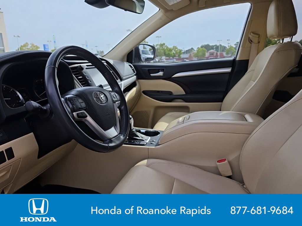 Used 2019 Toyota Highlander XLE AWD/4WD image 10