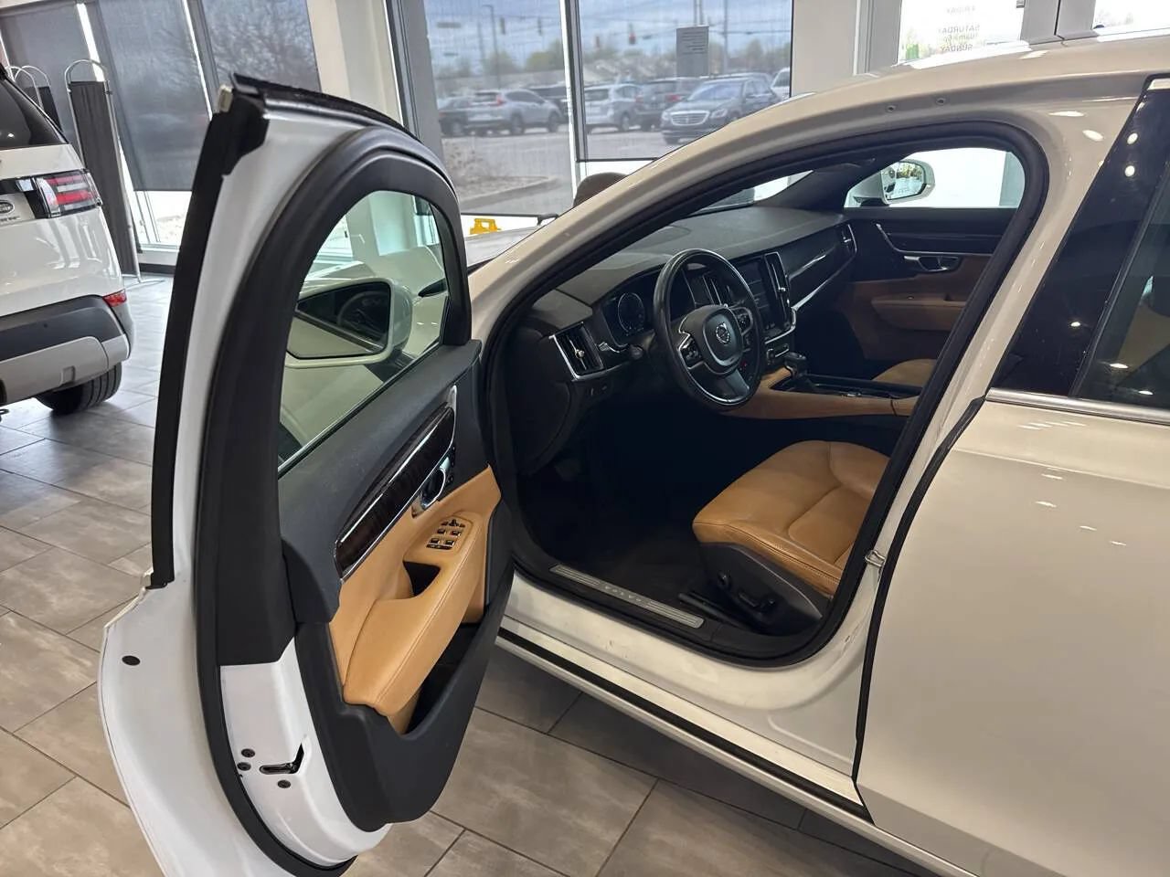 Used 2018 Volvo S90 T5 Momentum w/ Convenience Package AWD/4WD image 14