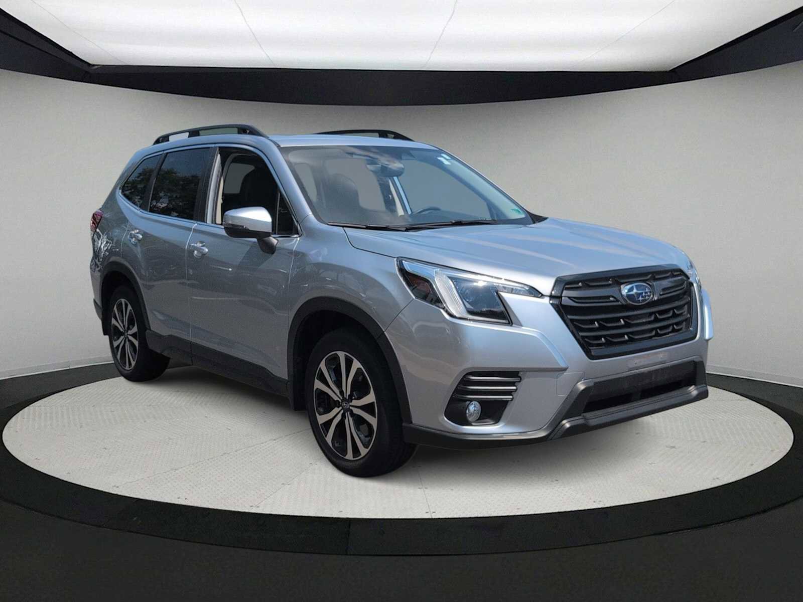Used 2023 Subaru Forester Limited AWD/4WD image 2