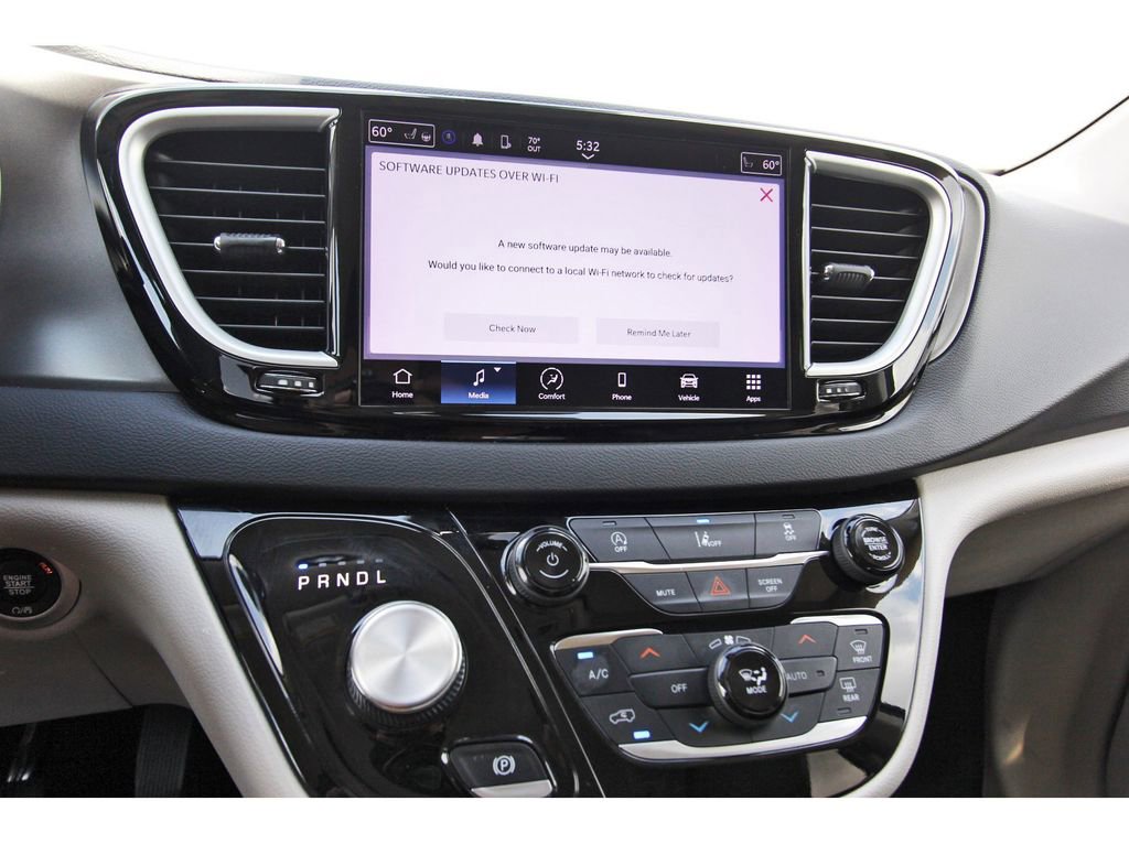 Used 2022 Chrysler Pacifica Touring-L image 22