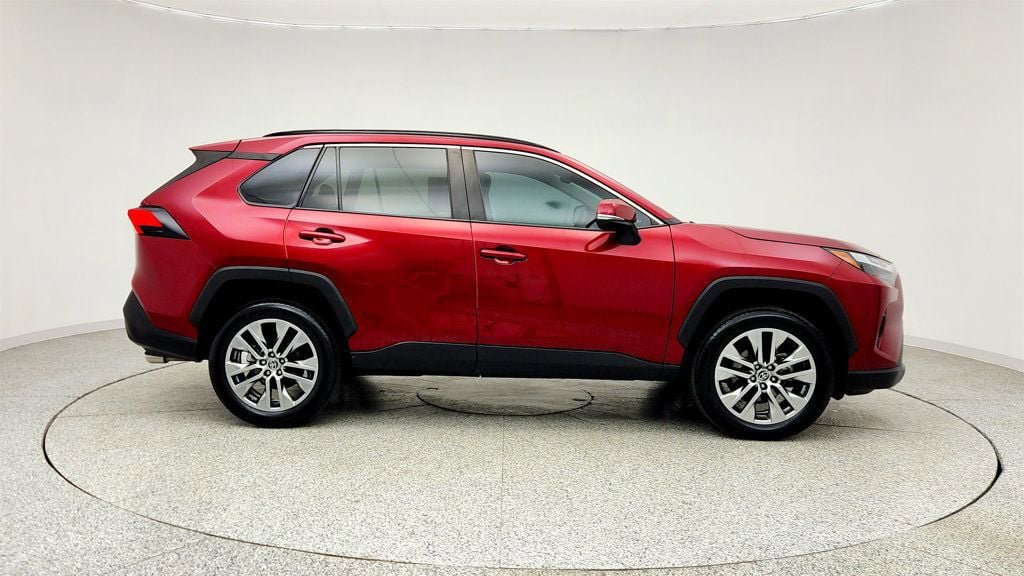Used 2023 Toyota RAV4 XLE Premium image 4