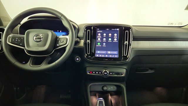 New 2026 Volvo XC40 B5 Plus w/ Protection Package Premier AWD/4WD image 25