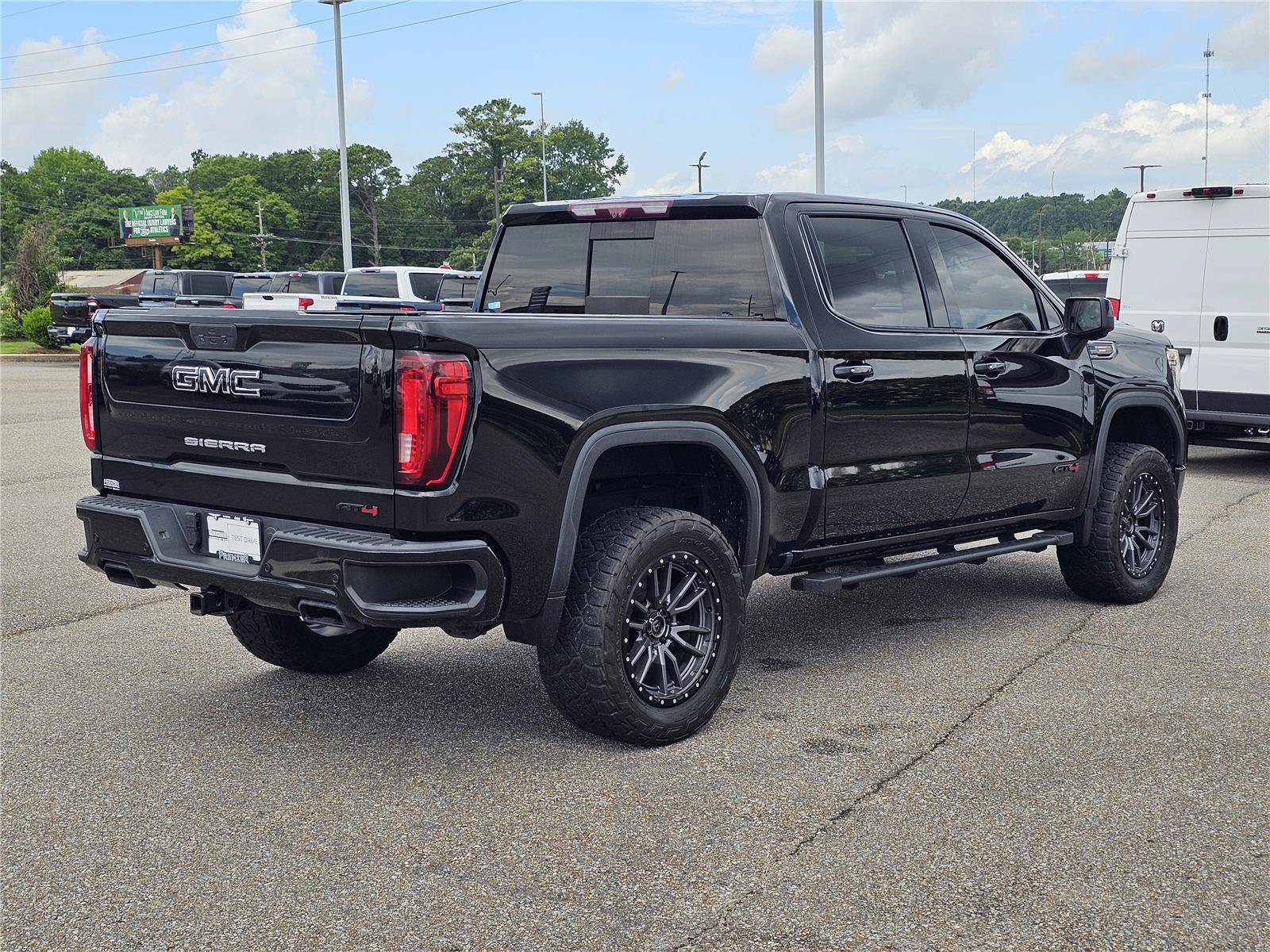 Used 2021 GMC Sierra 1500 AT4 w/ AT4 Value Package AWD/4WD image 9