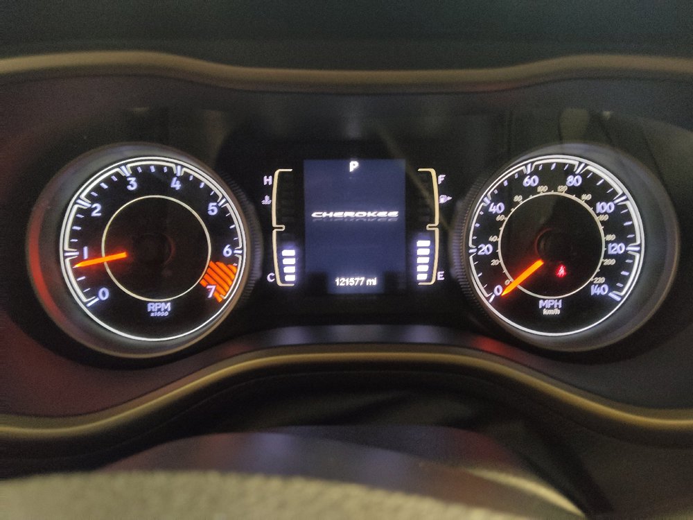 Used 2015 Jeep Cherokee Latitude FWD image 23