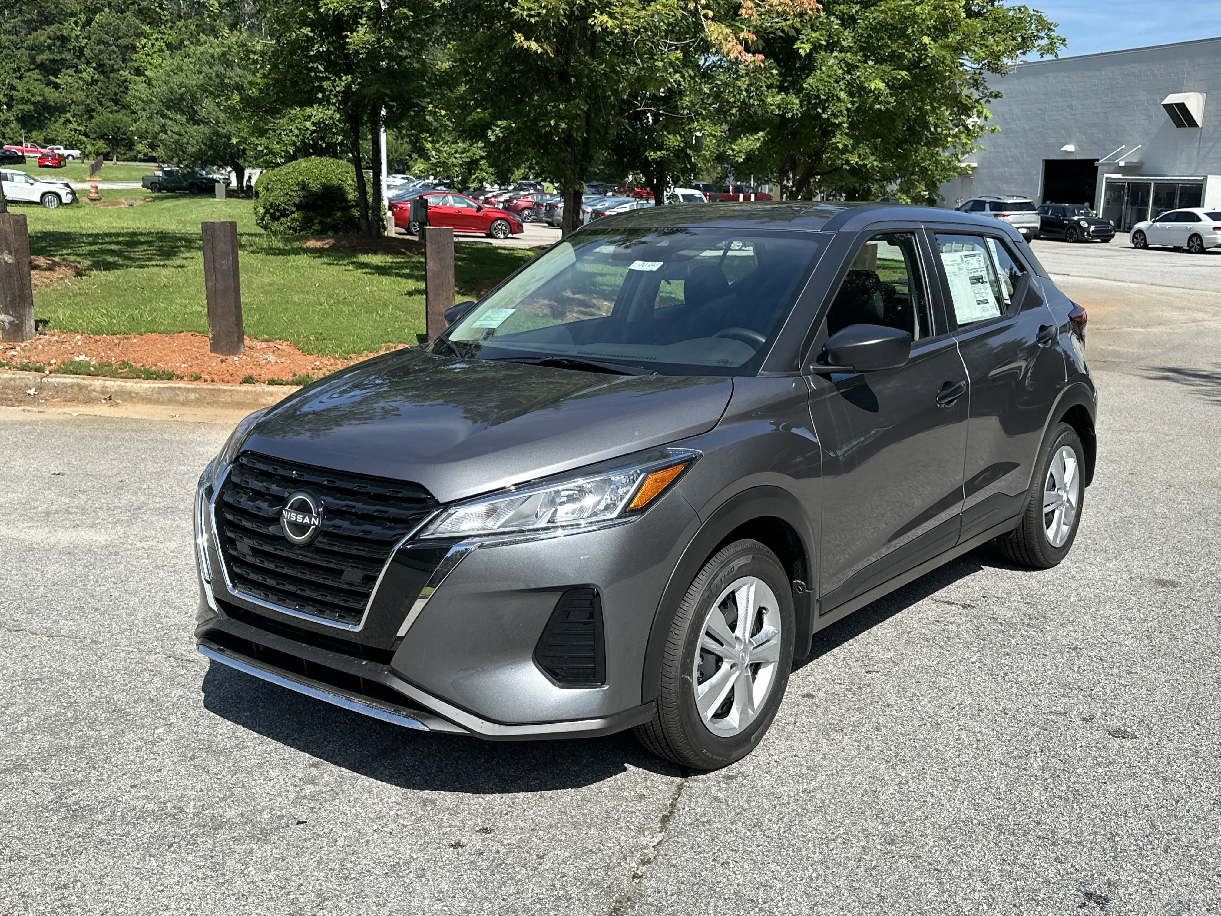 New 2025 Nissan Kicks Play S