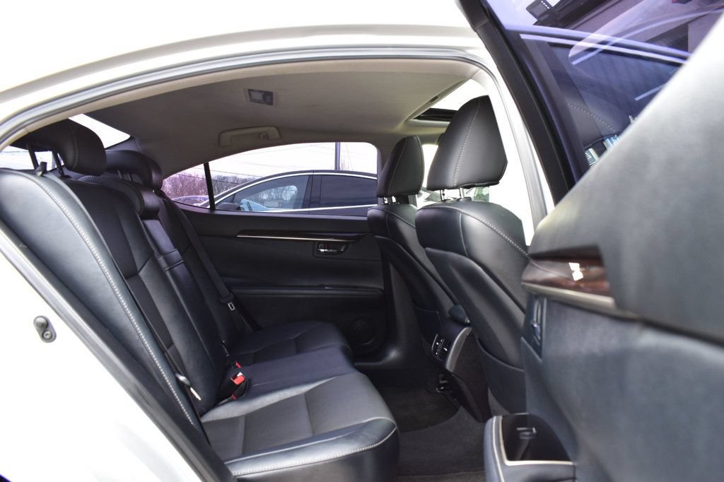Used 2017 Lexus ES 350 w/ Premium Package FWD image 19