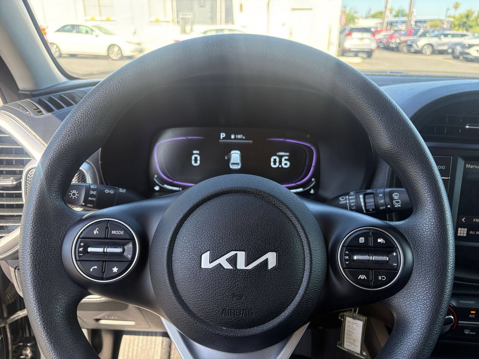 Used 2025 Kia Soul LX w/ LX Technology Package FWD image 25